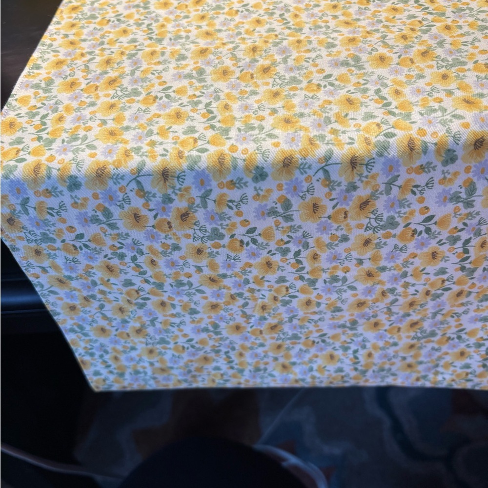 Floral table runner - Picture 3 of 5